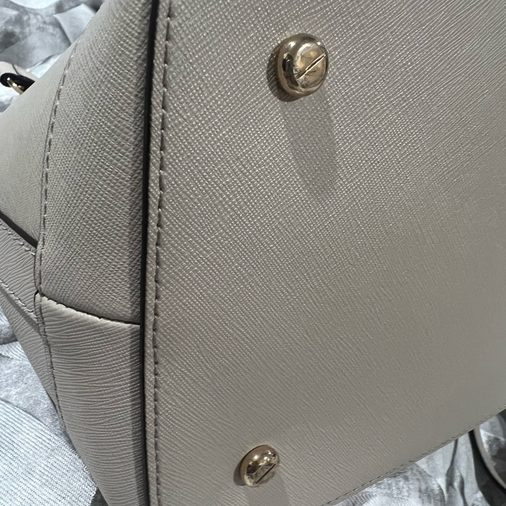 Henri Bendi bag with charm in excellent condition. very clean no stains no smell - Picture 8 of 16